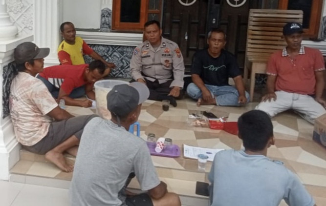 Kapolsek Ajak Warga Kepenghuluan Pujud Utara Dukung Cooling System Pemilu Damai