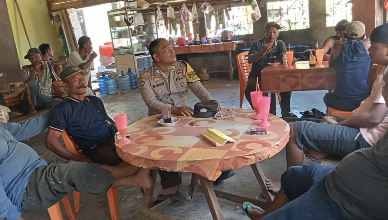 Wujudkan Pilkada Damai, Bhabinkamtibmas Polsek Kunto Darussalam Gelar Cooling System Bersama Warga