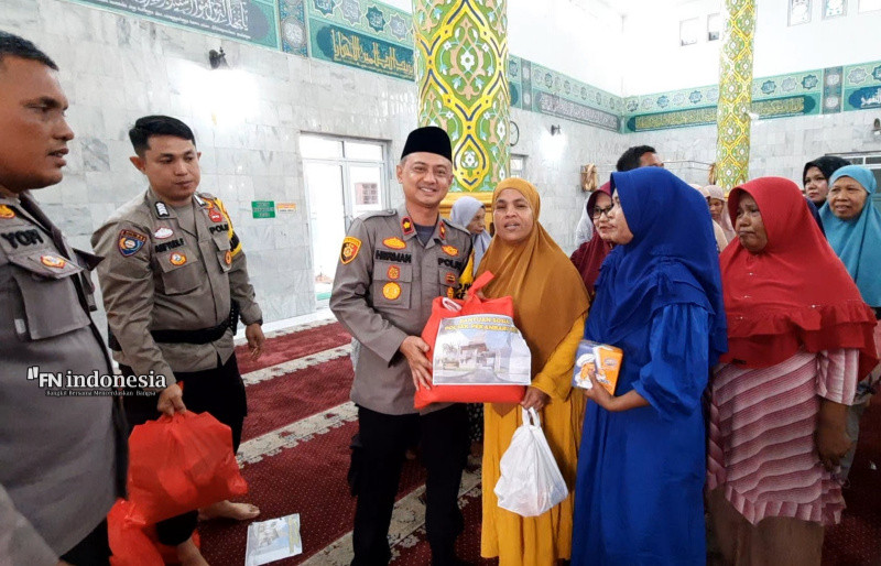 Dialog Kamtibmas Pilkada Damai, Warga Tanah Datar Dapat Sembako dari Kapolsek Pekanbaru Kota