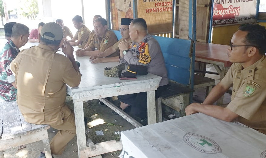 Bersama Danramil, Kapolsek Pujud Gelar Cooling System di Tanjung Medan