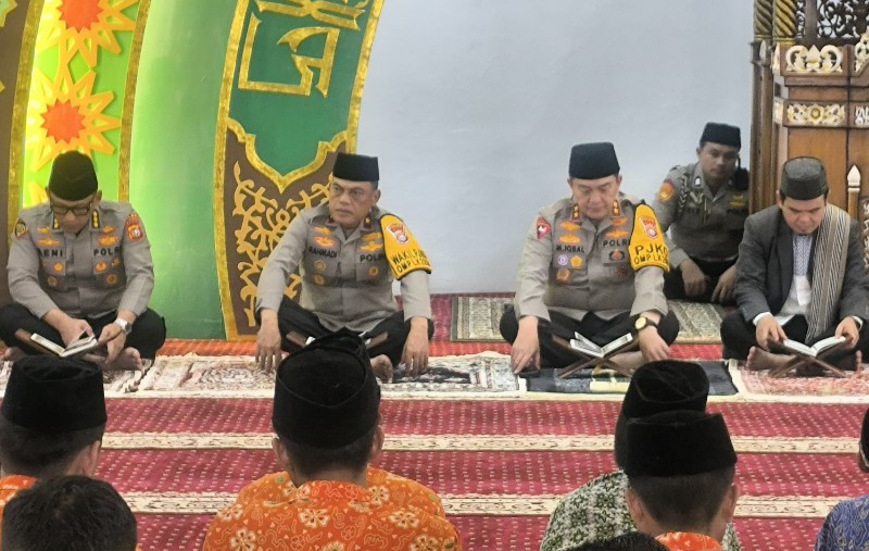 Dua Hari Jelang Pilkada, Polda Riau Gelar Doa Bersama dan Santuni 40 Anak Yatim