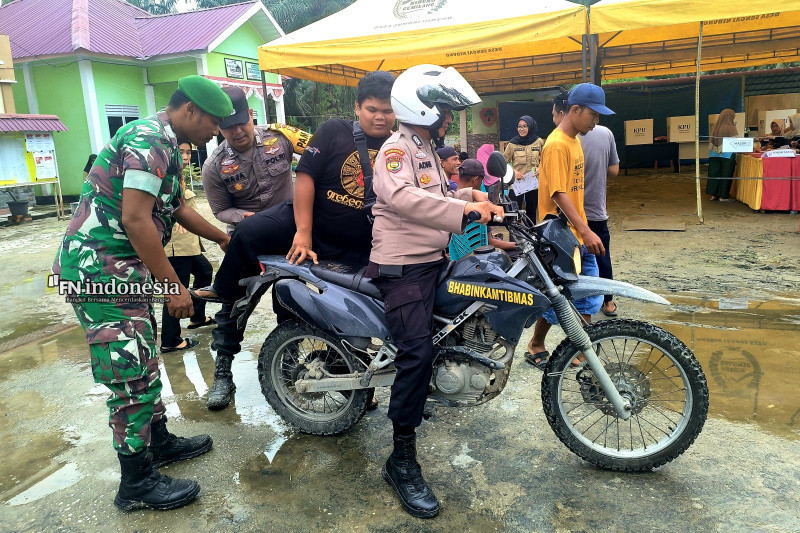 Petugas Jemput Warga Difabel untuk Memilih di TPS Pilkada 2024