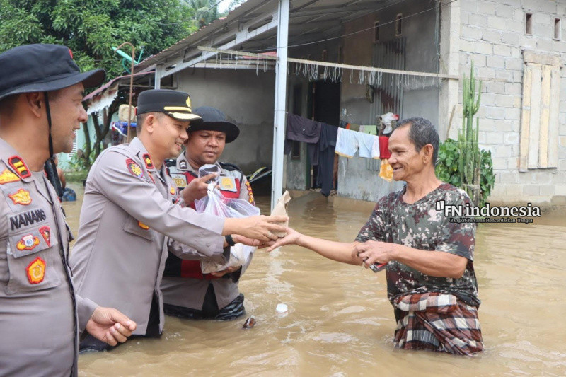Polres Rokan Hulu Salurkan Bantuan Sembako dan Nasi Bungkus bagi Warga Terdampak Banjir