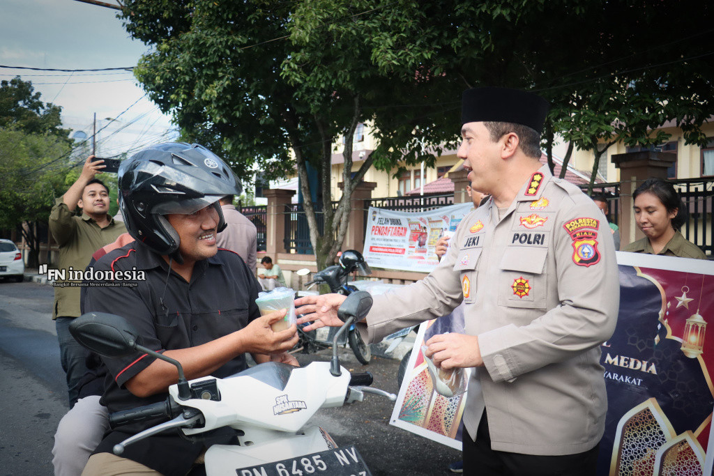 Pererat Kebersamaan Ramadan, Polresta Pekanbaru Bagikan Takjil Gratis dan Buka Puasa Bersama Media