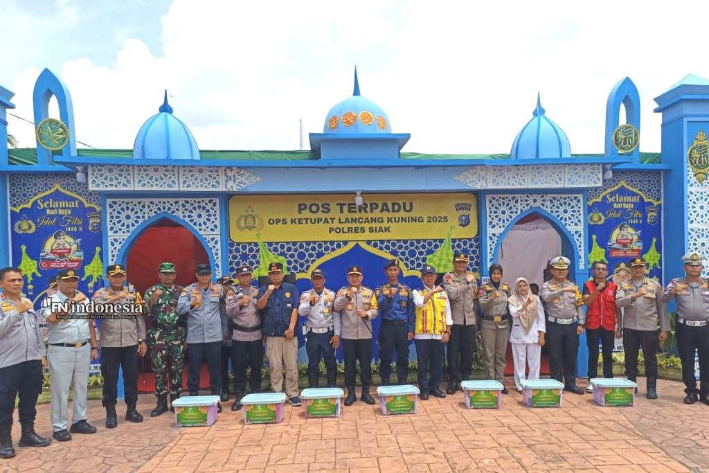 Irjen Herry Heryawan Tinjau Pos PAM Terpadu Istana Siak Dalam Operasi Ketupat Lancang Kuning 2025