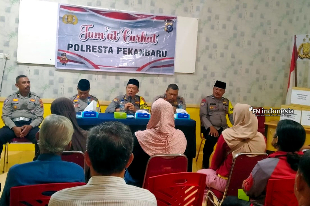 Jumat Curhat Polsek Binawidya, Warga Sampaikan Keluhan Keamanan dan Berbagi Sembako