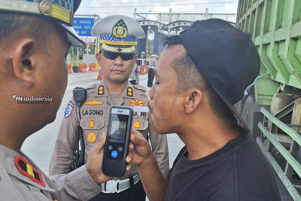 Ditlantas Polda Riau Gelar Operasi di Tol Tindak 8 Pelanggar Kecepatan dan Periksa Alkohol Pengemudi