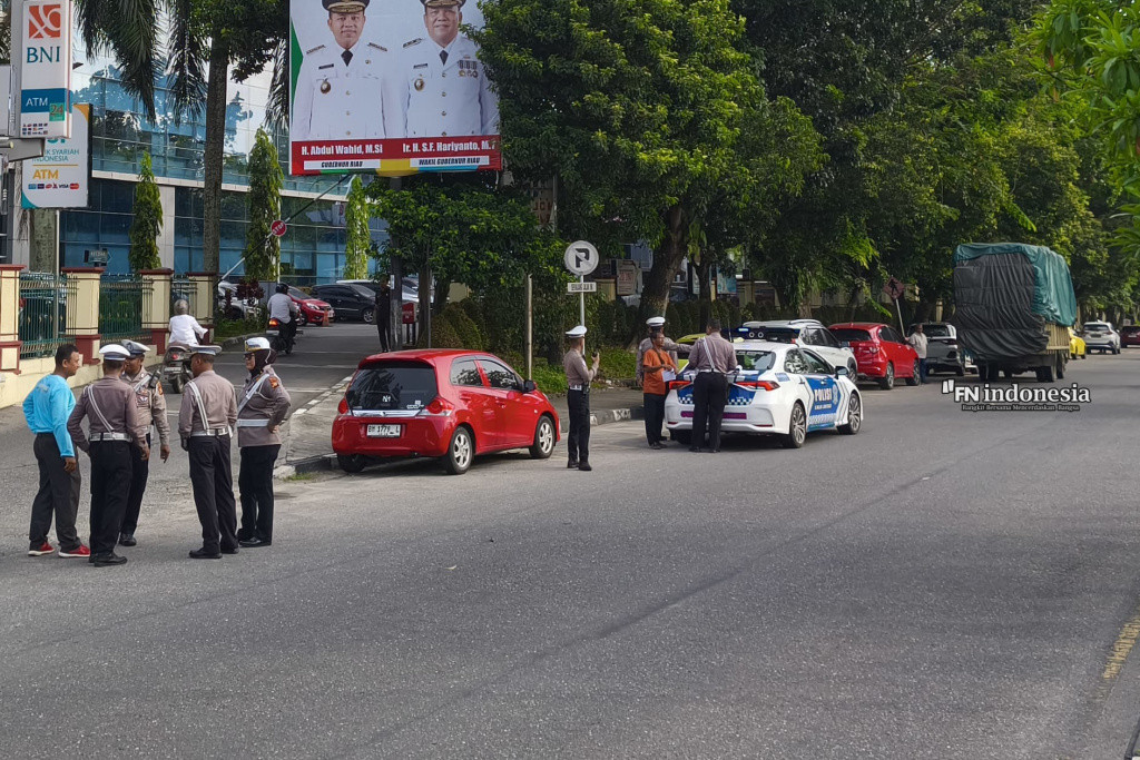 Puluhan Kendaraan Ditindak di Depan RSUD Arifin Achmad, Polda Riau Tegas Tertibkan Parkir Liar