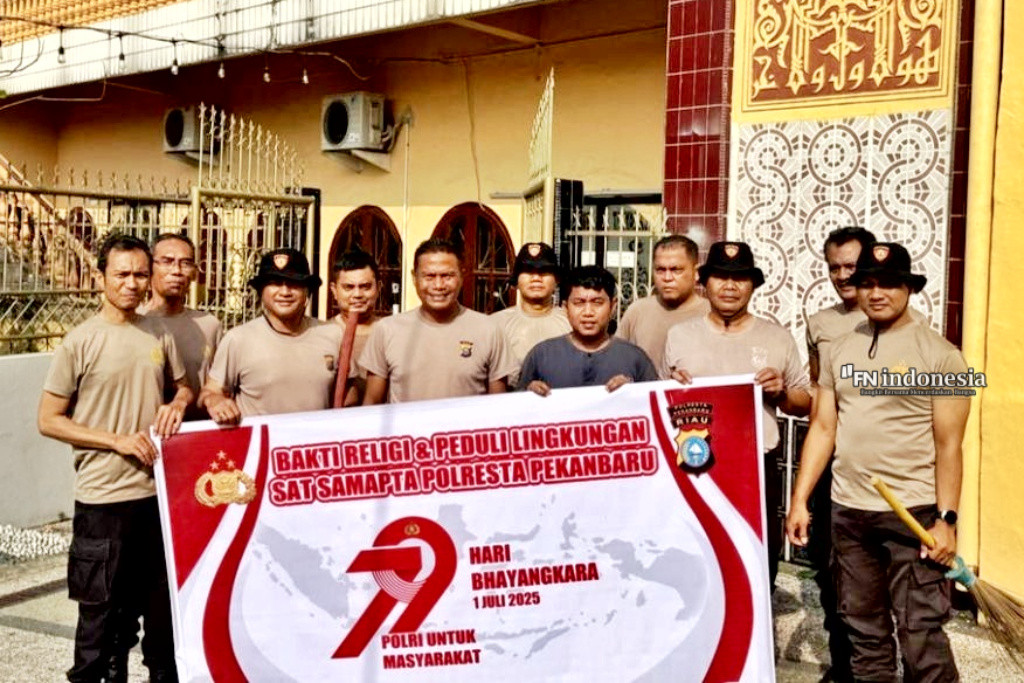 Sambut HUT Bhayangkara ke-79, Satuan Samapta Polresta Pekanbaru Gelar Bakti Sosial dan Peduli Lingkungan
