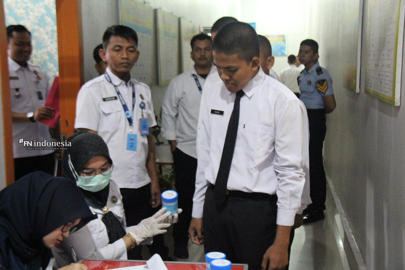 Gandeng BNN, Lapas Pekanbaru Gelar Tes Urine bagi Petugas dan Warga Binaan