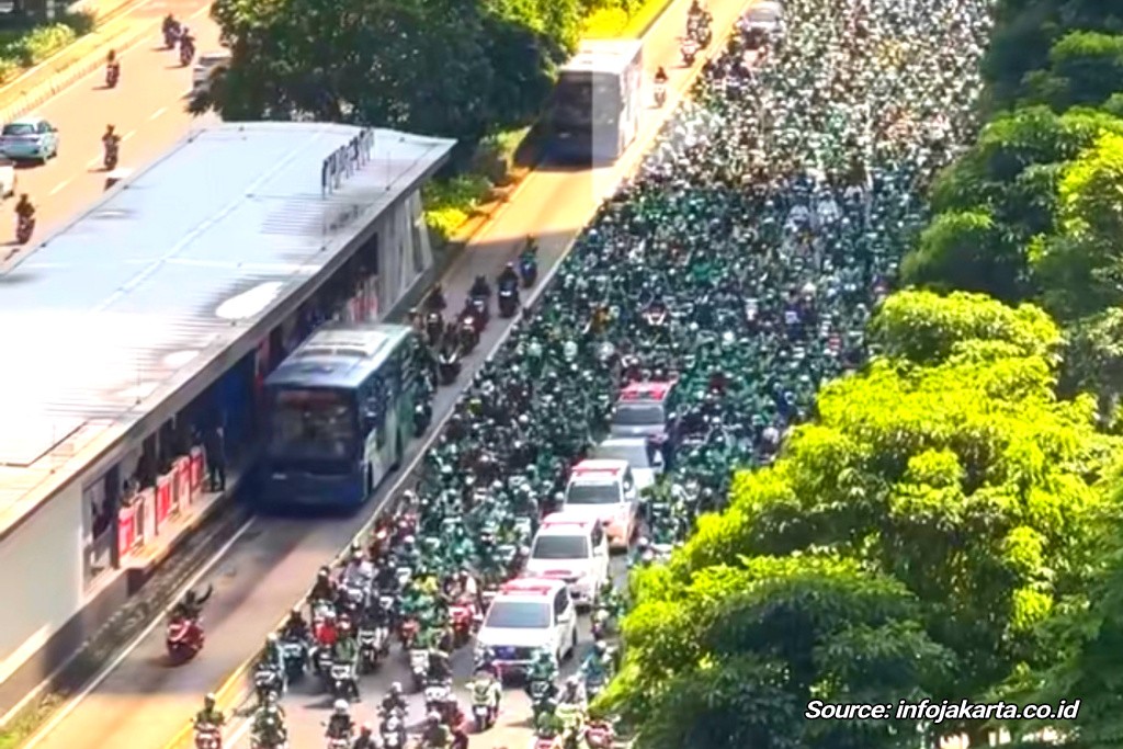 Belasanribu Ojol Iringi Pemakaman Affan, Driver Ojol Tewas Dilindas Rantis Brimob
