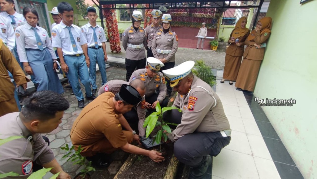Police Goes To School, Polantas Riau Ajak Pelajar Jadi Pelopor Keselamatan dan Peduli Lingkungan