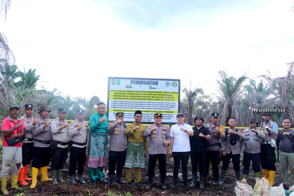 Kapolres Rohil dan Wakil Bupati Pasang Plang Larangan di Lahan Bekas Karhutla