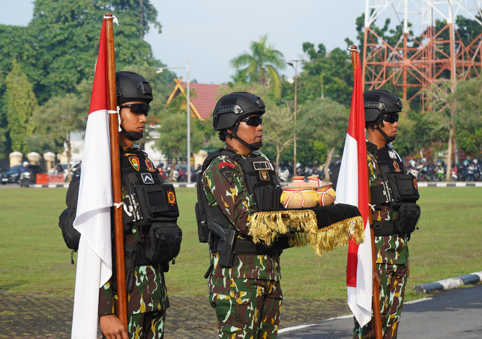 Pelepasan Tim Pengambilan Air Suci Pemuliaan Nilai-Nilai Tribrata Dalam Rangka Hut Bhayangkara Ke-78 Tahun 2024