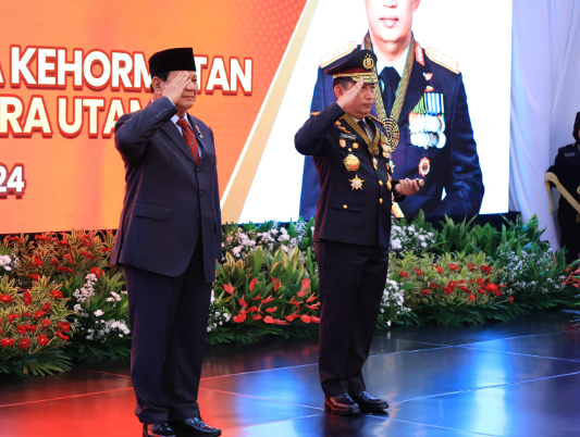 Menhan Prabowo Subianto Terima Penghargaan Tanda Kehormatan Bintang Bhayangkara Utama Polri