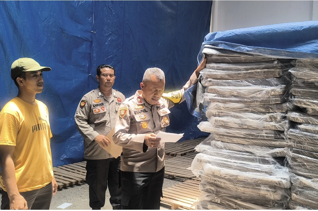 Jelang Pilkada Serentak, Polsek Bukit Raya Jaga Ketat Gudang Logistik KPU Pekanbaru