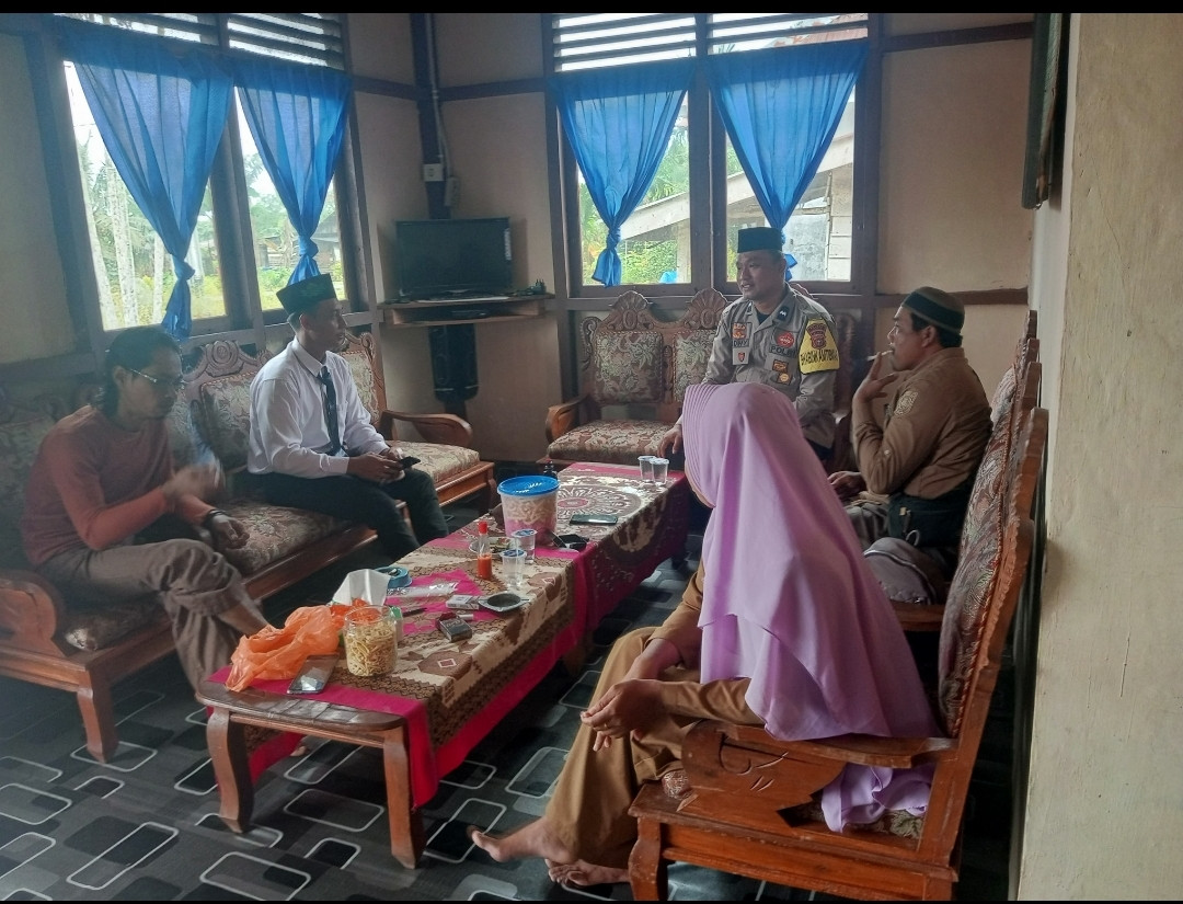 Cooling System Polsek Teluk Belengkong: Himbauan Pilkada Damai 2024 di desa Kelapa Hibryda Jaya
