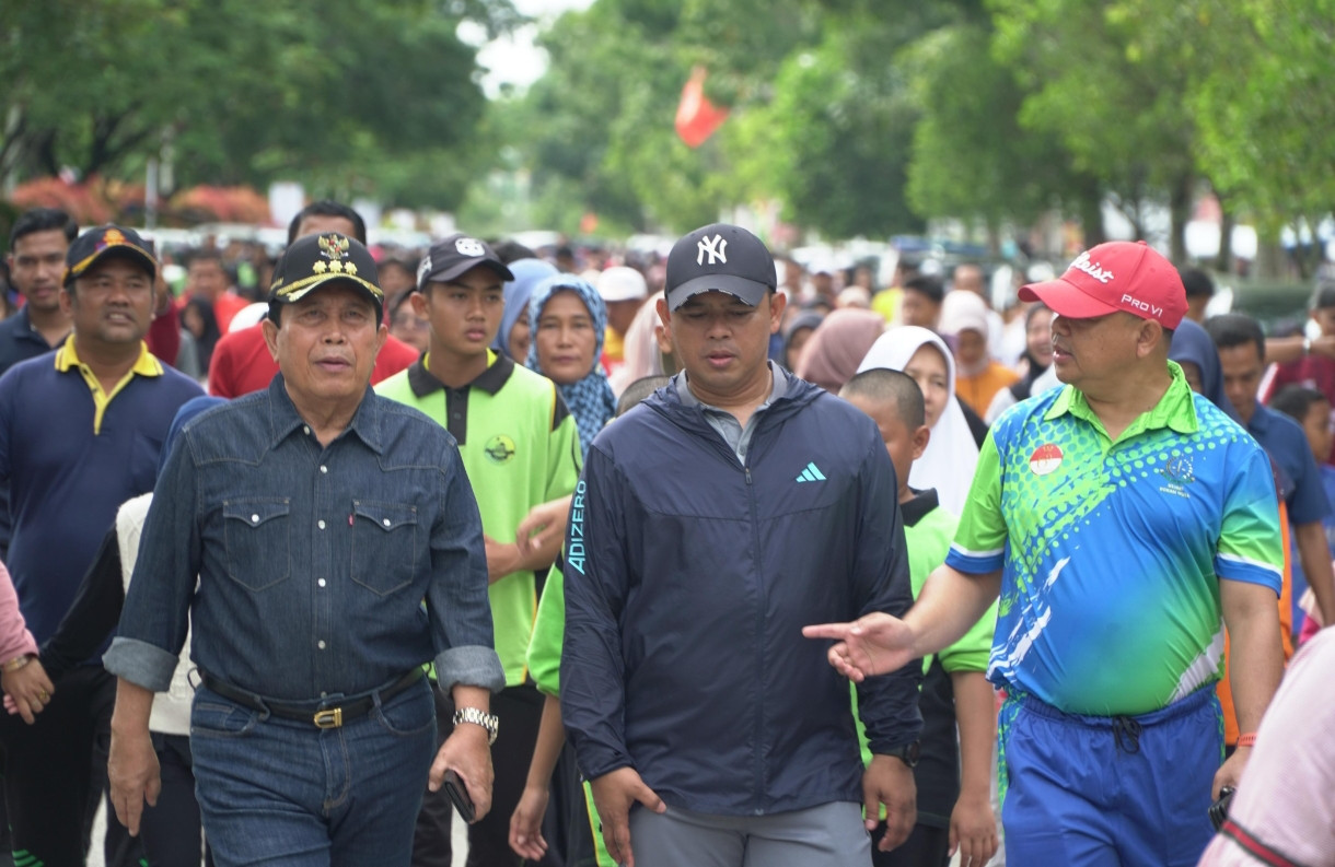 Ribuan Orang Ikuti Jalan Sehat HUT Rohul, Kapolres Ajak Warga Ciptakan Pilkada Damai
