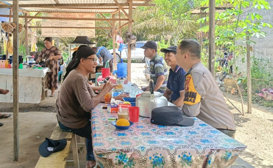 Personil Polsek Kabun Giat Cooling System dan Edukasi Warga Desa Boncah Kesuma Soal Pilkada Damai