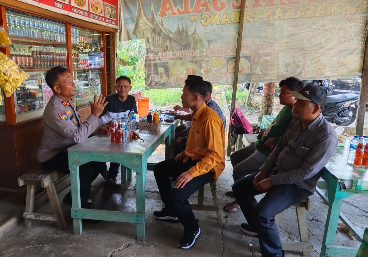 Kasat Binmas Pimpin Cooling System Bersama Masyarakat di Disduk Capil Rokan Hulu