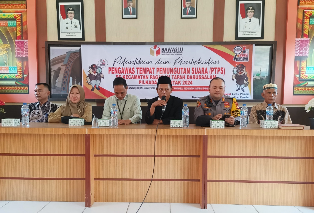 Kapolsek Kunto Darussalam Hadiri Pelantikan Pengawas TPS dan Sampaikan Pesan Pilkada Damai