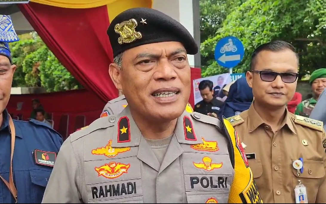 Tinjau Sejumlah TPS di Pekanbaru, Wakapolda Riau: Proses Pemungutan Suara Berjalan Lancar