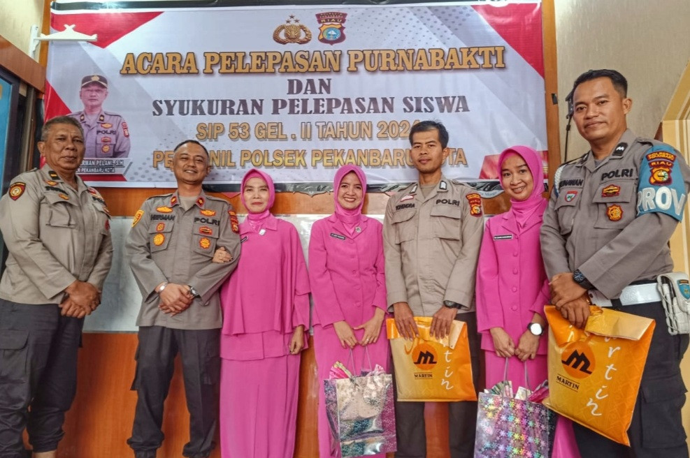 Kapolsek Pekanbaru Kota Pimpin Pelepasan Purnabakti dan Syukuran Siswa SIP