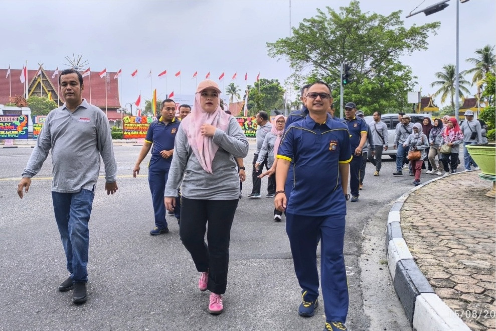 Peringati HUT RI Ke-79, Kecamatan Pekanbaru Kota Gelar Jalan Santai dan Perlombaan Tradisional