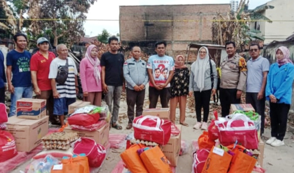 Korban Kebakaran di Cik Ditiro Pekanbaru Terima Bantuan Sembako