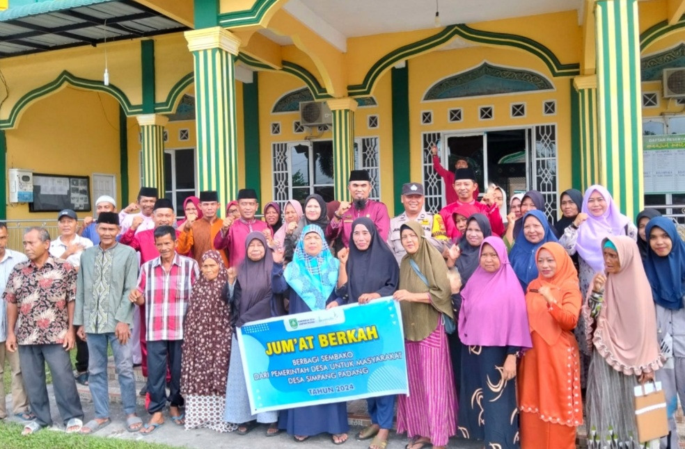 Jumat Berkah, Polsek Mandau Aksi Sosial Dukung Pilkada Damai 2024 di Desa Simpang Padang