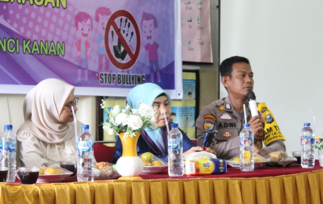 Bhabinkamtibmas Polsek Kerinci Kanan Edukasi Anti-Bullying di SD Negeri 12