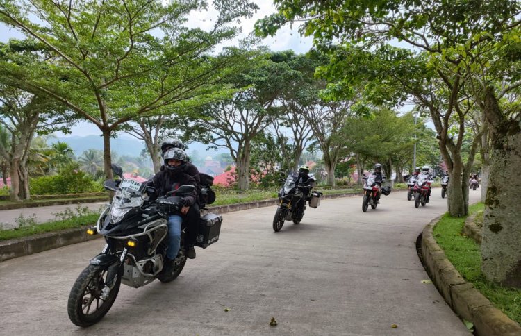 Berikan Dukungan, Puluhan Bikers Nonton Bareng WSBK Mandalika