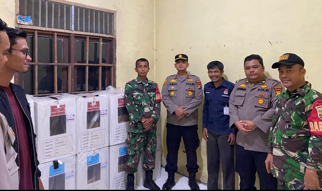 Kapolsek Sungai Mandau Kawal Pengembalian Logistik Pilkada ke Gudang PPK