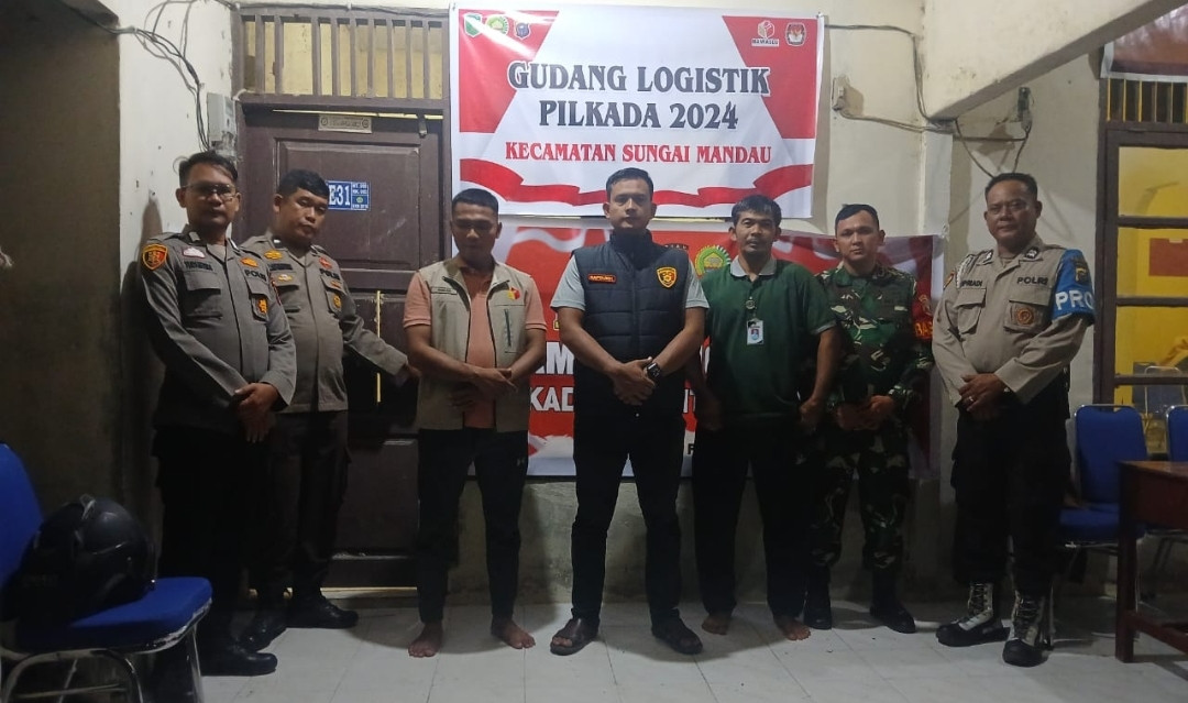 Kapolsek Sungai Mandau Tinjau Keamanan Gudang Logistik Pilkada 2024