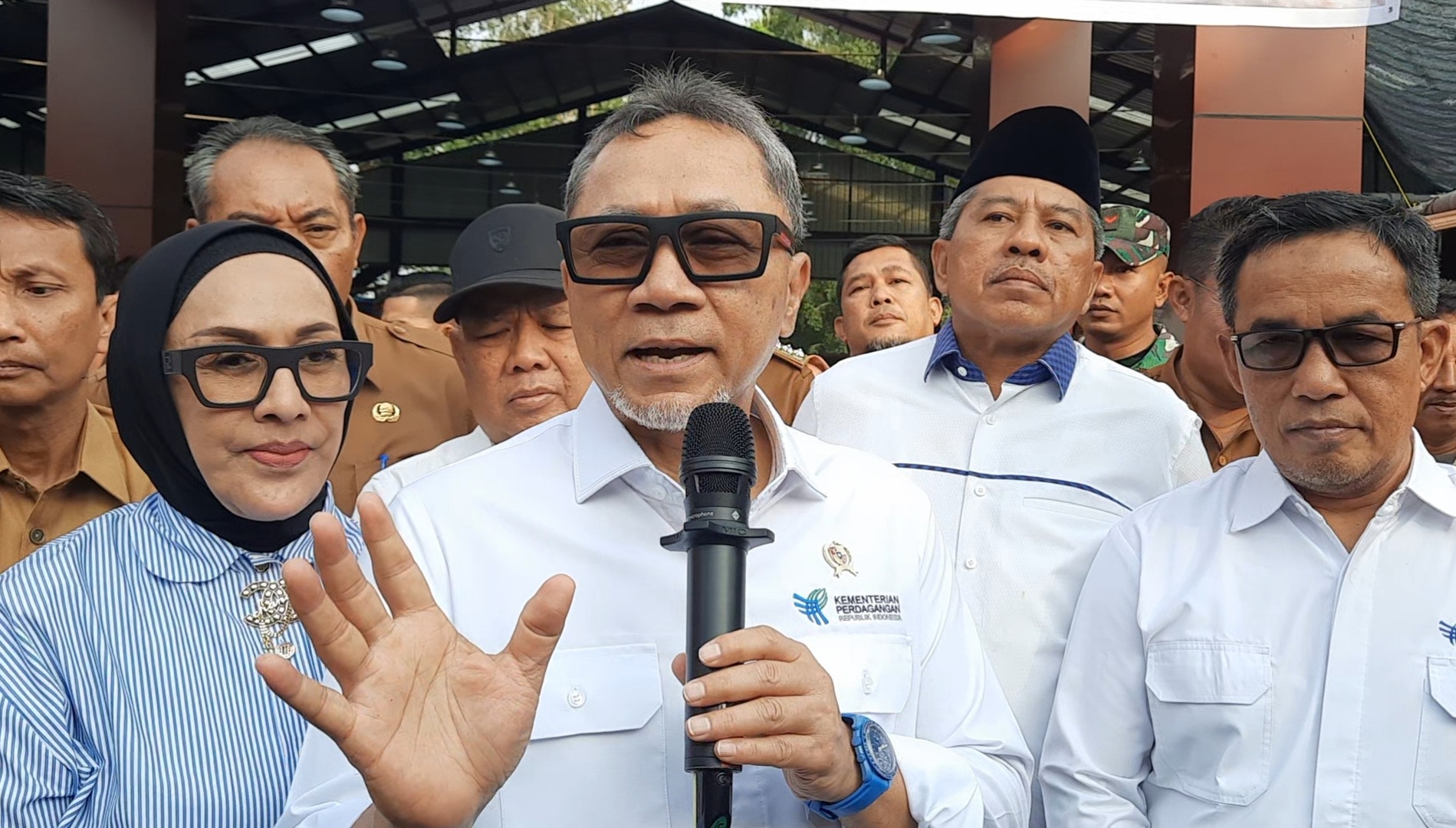 Menteri Perdagangan RI Zulhas Resmikan Pasar Rakyat Palapa di Pekanbaru - (Ada 0 foto)
