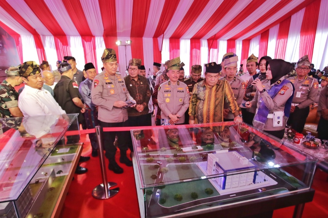 Irjen Iqbal Ground Breaking Pembangunan RS Bhayangkara di Pekanbaru - (Ada 0 foto)