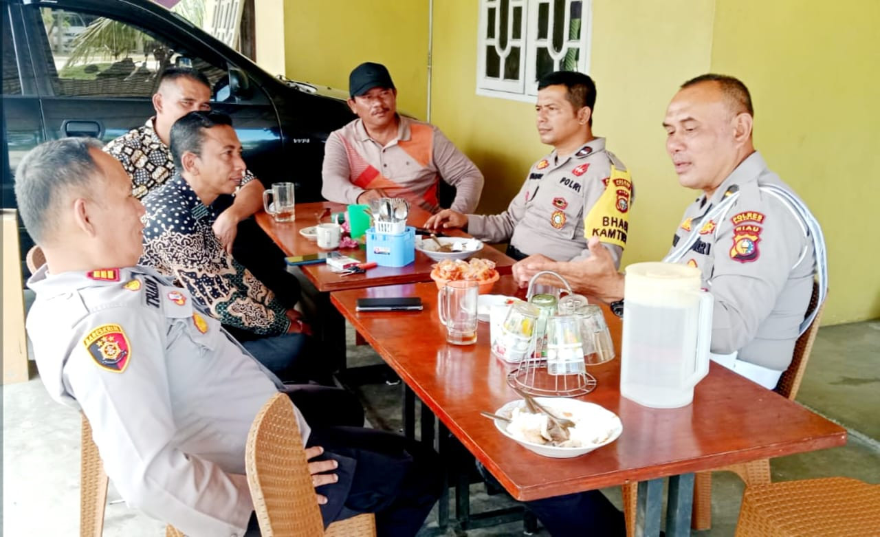 Polsek Pujud Sosialisasi Pilkada Damai dan Cooling System bersama Tokoh Pemuda