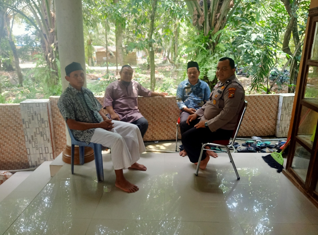 Bersama Tokoh Masyarakat Tanjung Medan Personil Pujud Sampaikan Pesan Pilkada Damai