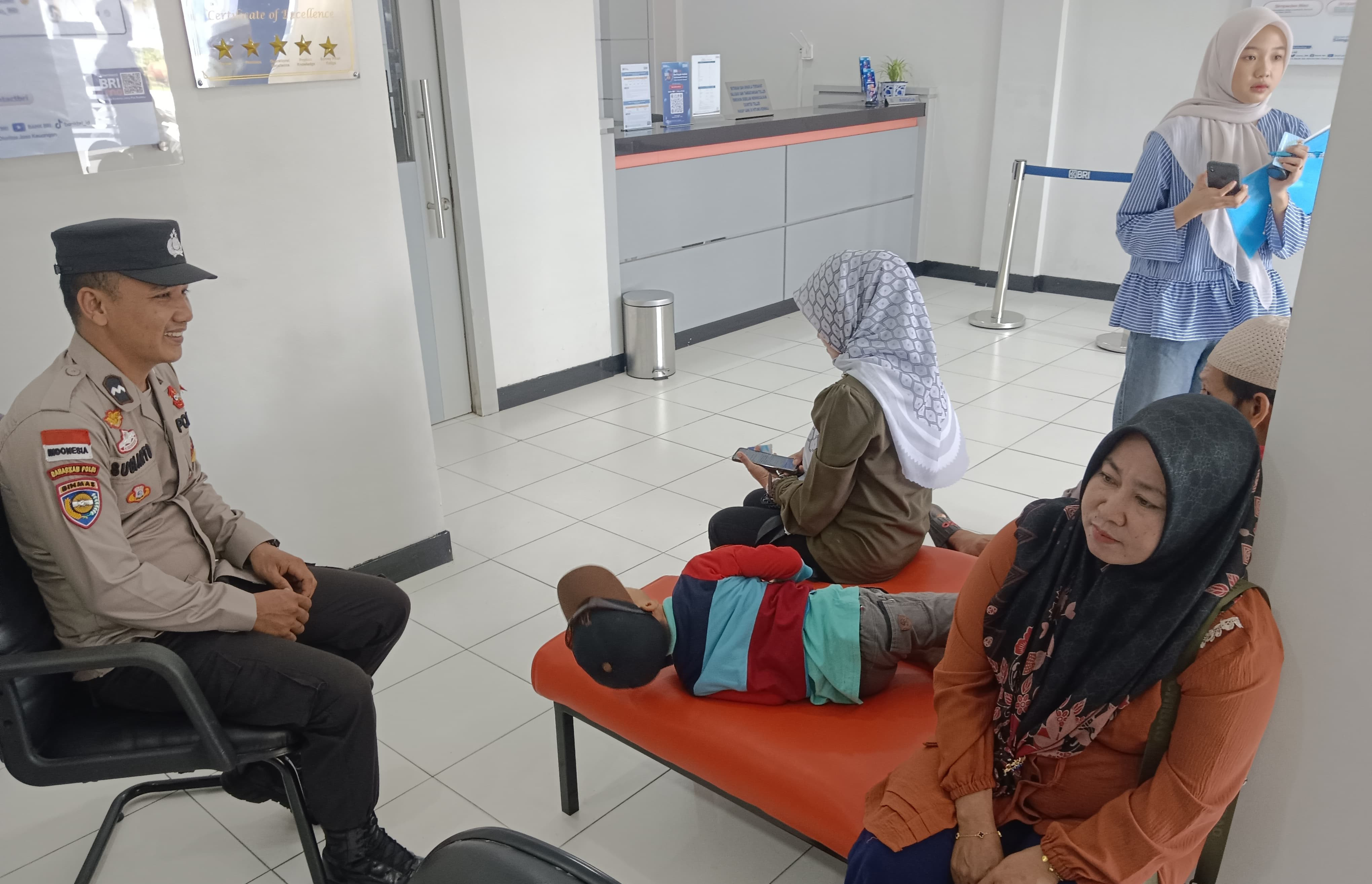 Bhabinkamtibmas Ajak Ibu-Ibu Jaga Kamtibmas Menjelang Pemilu 2024