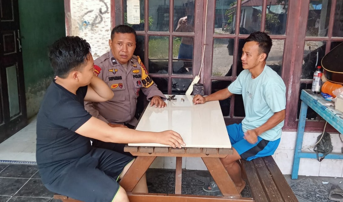 Bhabin Polsek Payung Sekaki Beri Himbauan Kamtibmas Kepada Warga Air Hitam
