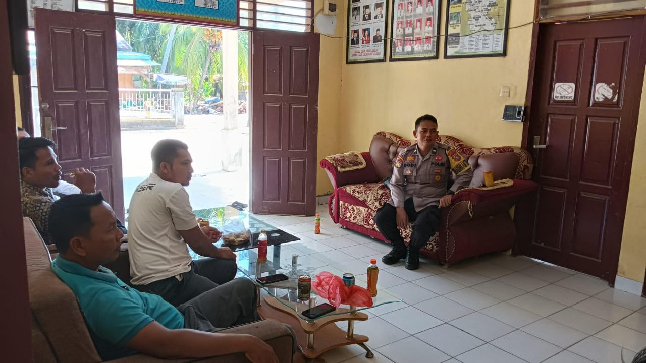 Bhabinkamtibmas Polsek Kepenuhan Coolling System Bersama Tokoh Desa Kepenuhan Barat Sei Rokan Jaya 