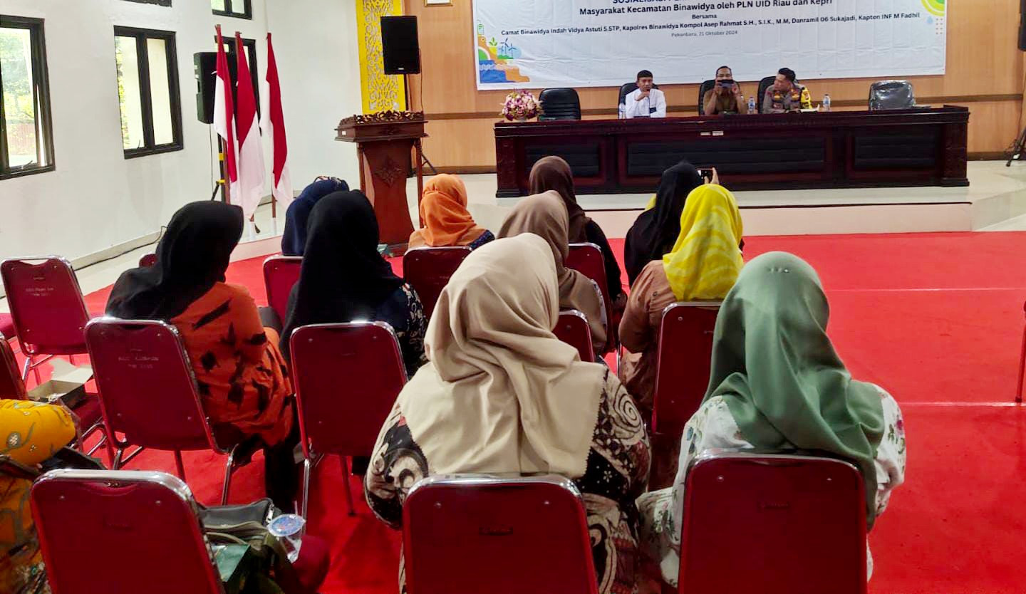 Bhabinkamtibmas Polsek Binawidya Sasar Ibu-ibu Sosialisasikan Pilkada 2024