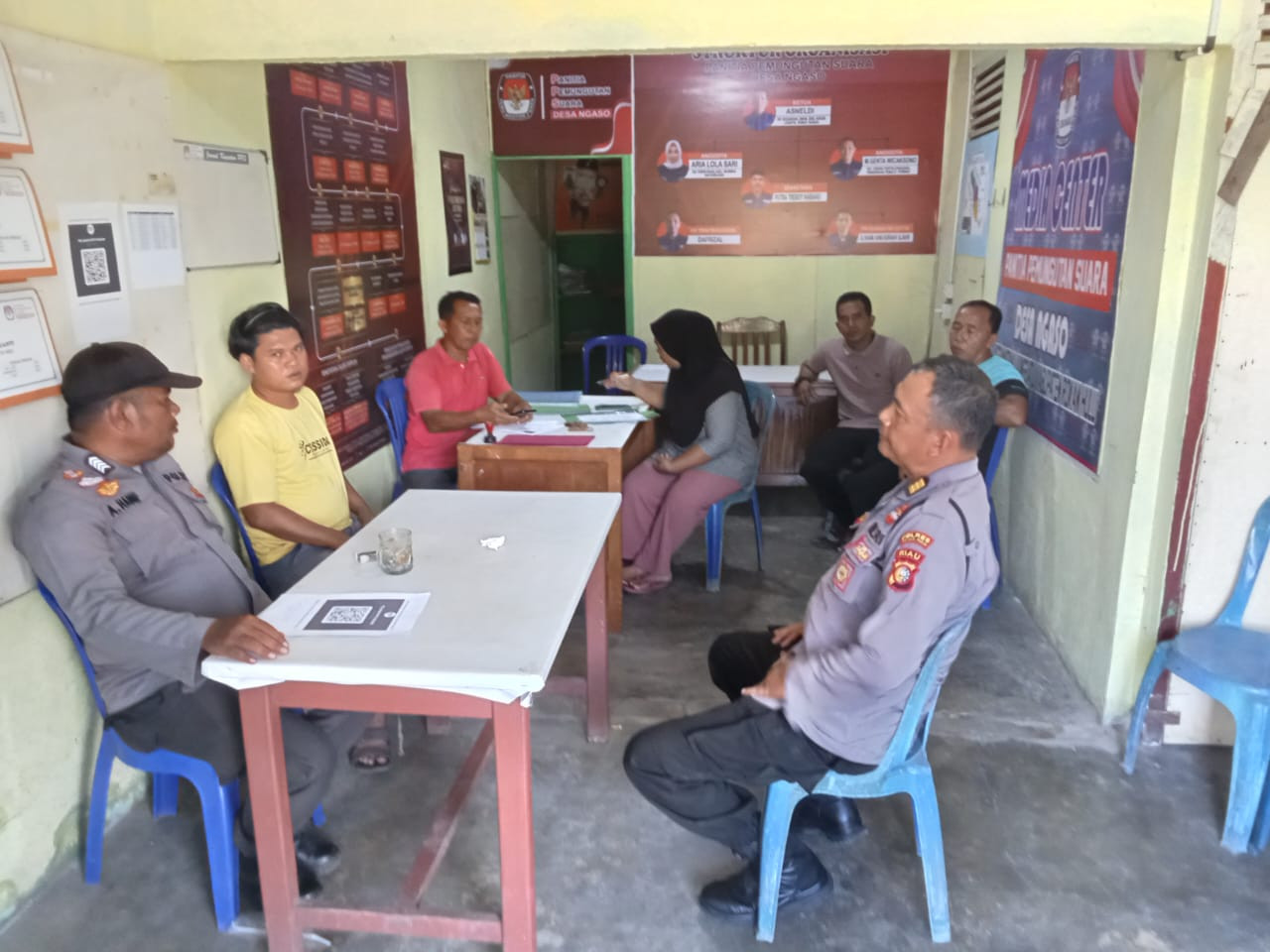 Personil Polsek Ujung Batu Cooling System Bersama Ketua PPS Desa Ngaso 