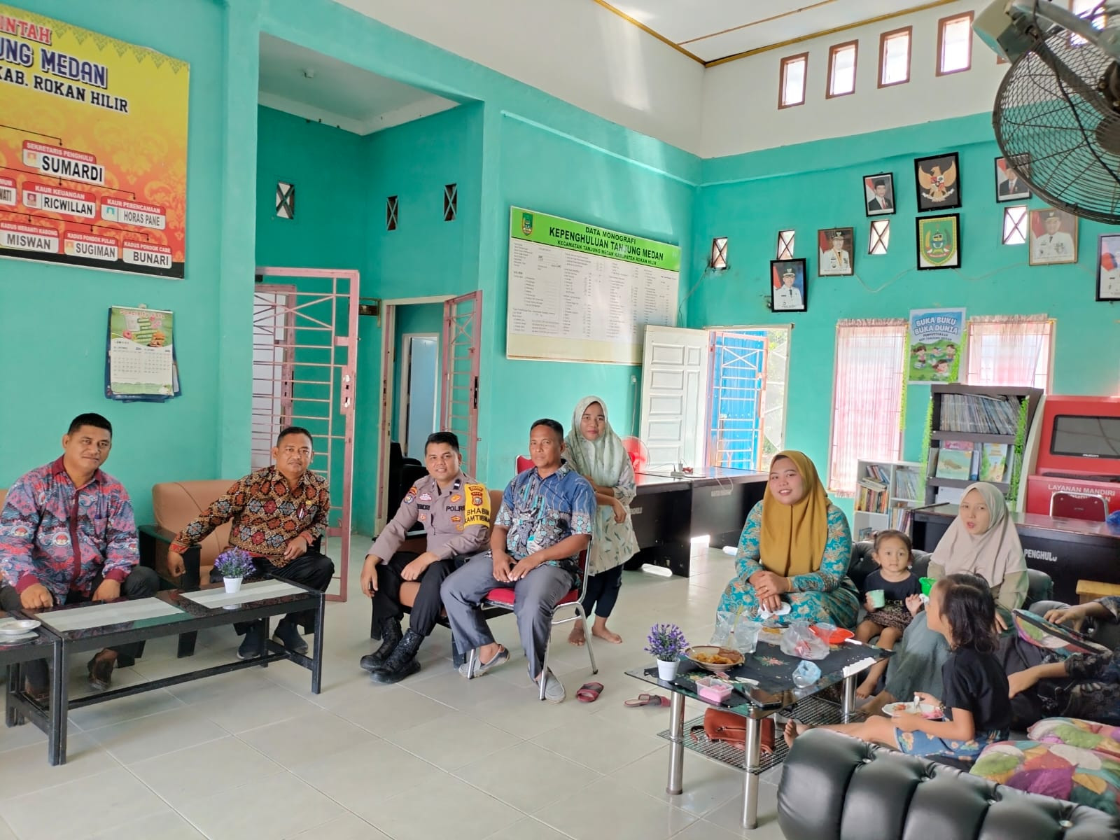 Bersama Tokoh Masyarakat Tanjung Medan, Personil Polsek Pujud Sampaikan Pesan Cooling System