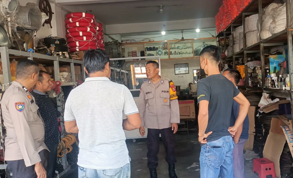 Sambangi Tokoh Samudra Mandiri, Polsek Senapelan Ajak Karyawan Gunakan Hak Pilih