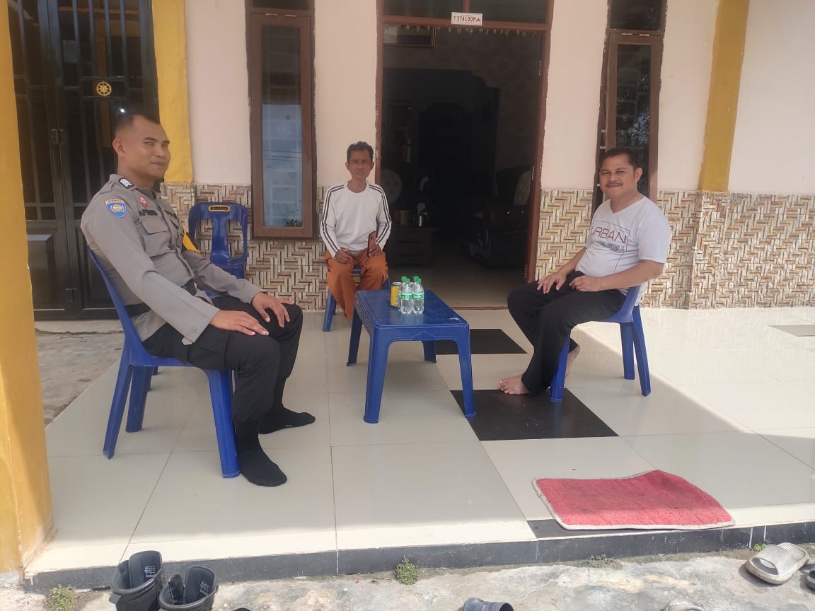 Paska Ops Lilin, Polsek Pujud Sambangi Warga Sukajadi Sampaikan Pesan Kamtibmas