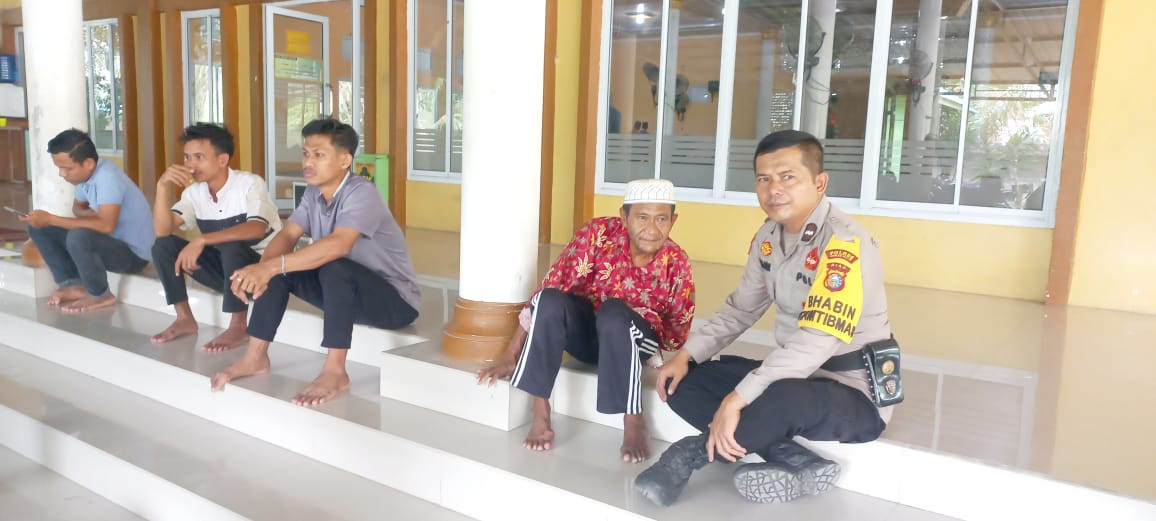 Sambangi Warga Kasang Bangsawan, Personil Polsek Pujud Sampaikan Pesan Kamtibmas