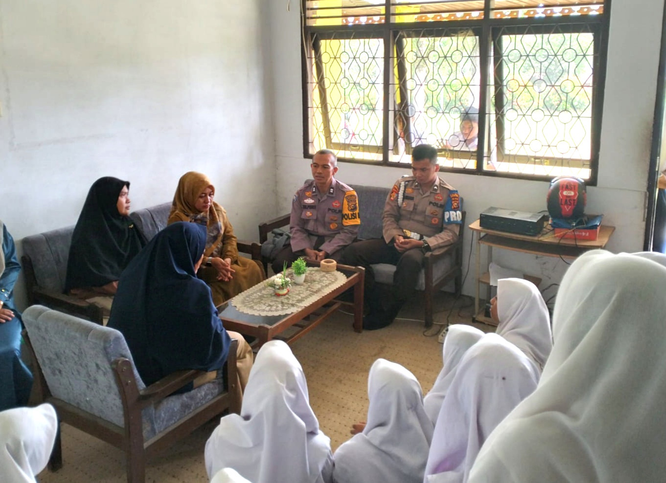 Operasi Mantap Praja 2024, Sat Binmas Polres Rohul Coolling System Bersama Guru SMA LPMD