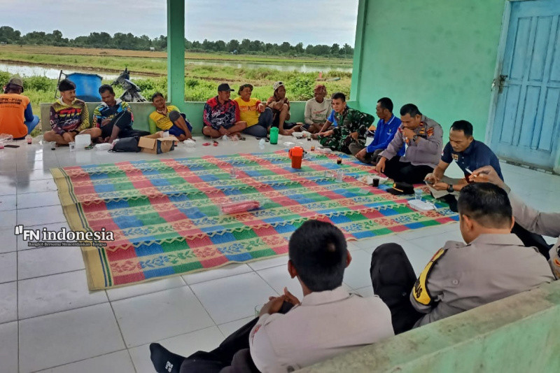 Polsek Sabak Auh Rangkul Kelompok Tani di Kampung Sungai Tengah Untuk Pilkada Damai