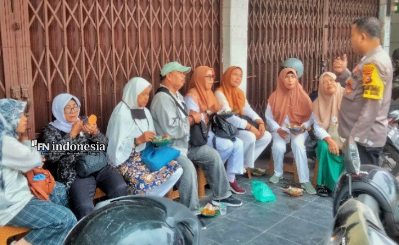 Gandeng Emak-emak, Bhabinkamtibmas Polsek Pekanbaru Kota Berikan Penyuluhan Pilkada Damai 